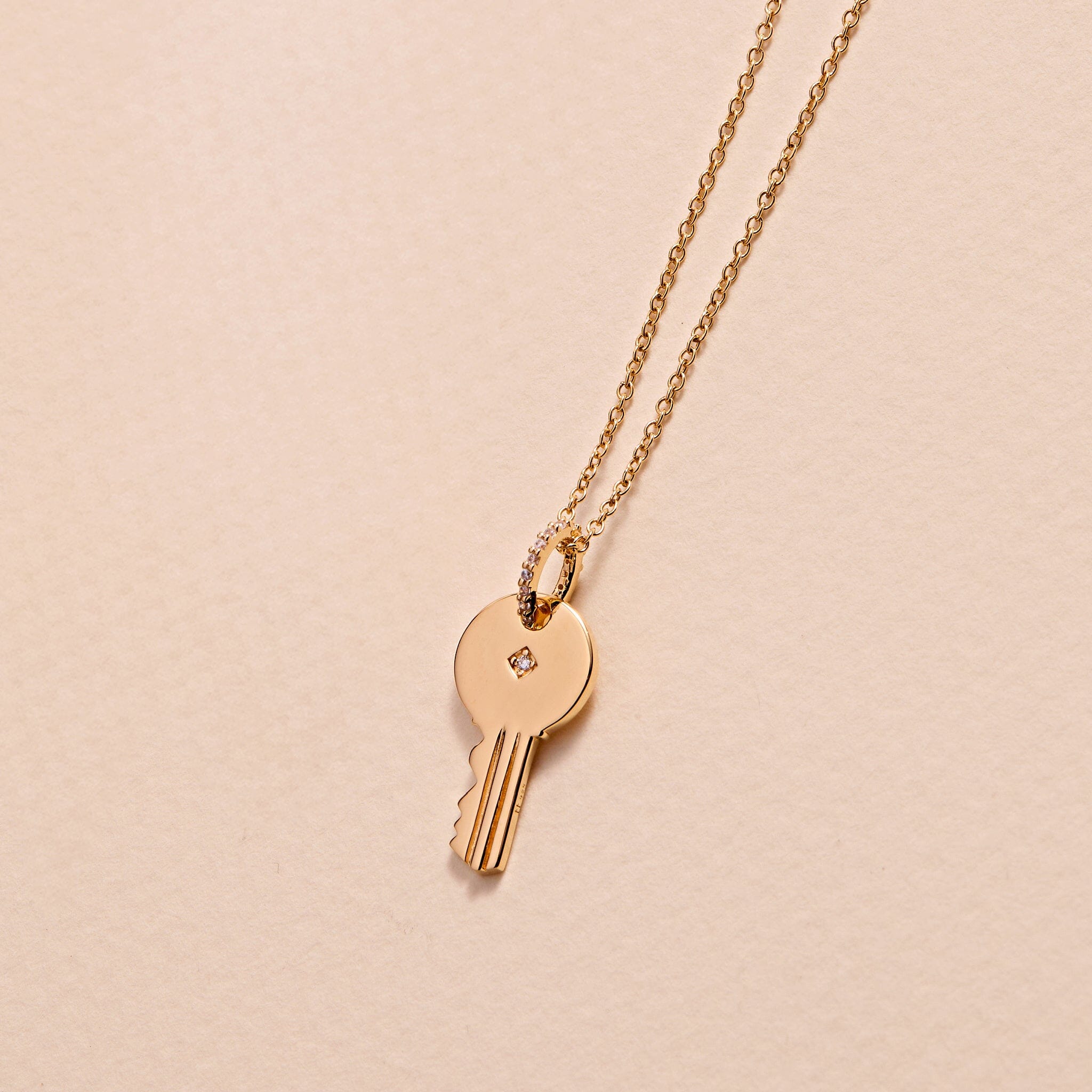 Round Key Necklace With Stone