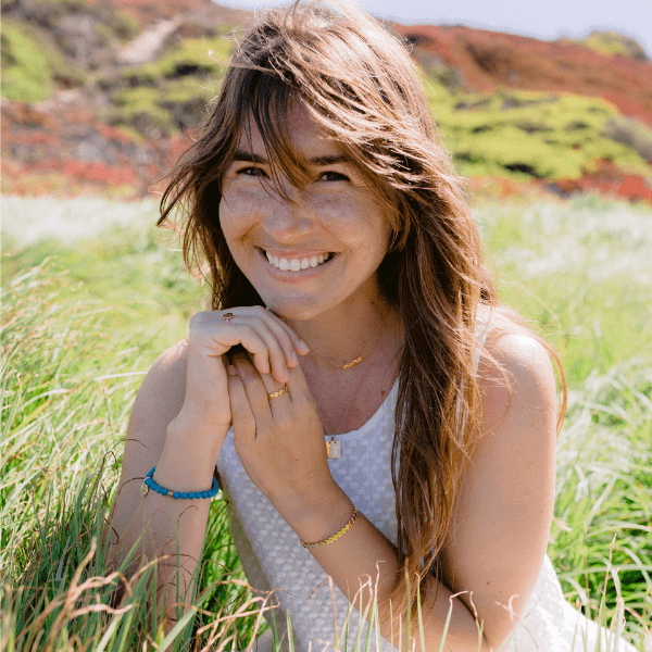 Whitney Lundeen of Sonnet James, a clothing company for women. Sonnet James was created out of the idea that clothing for moms should be comfortable and stylist, for playing with our children