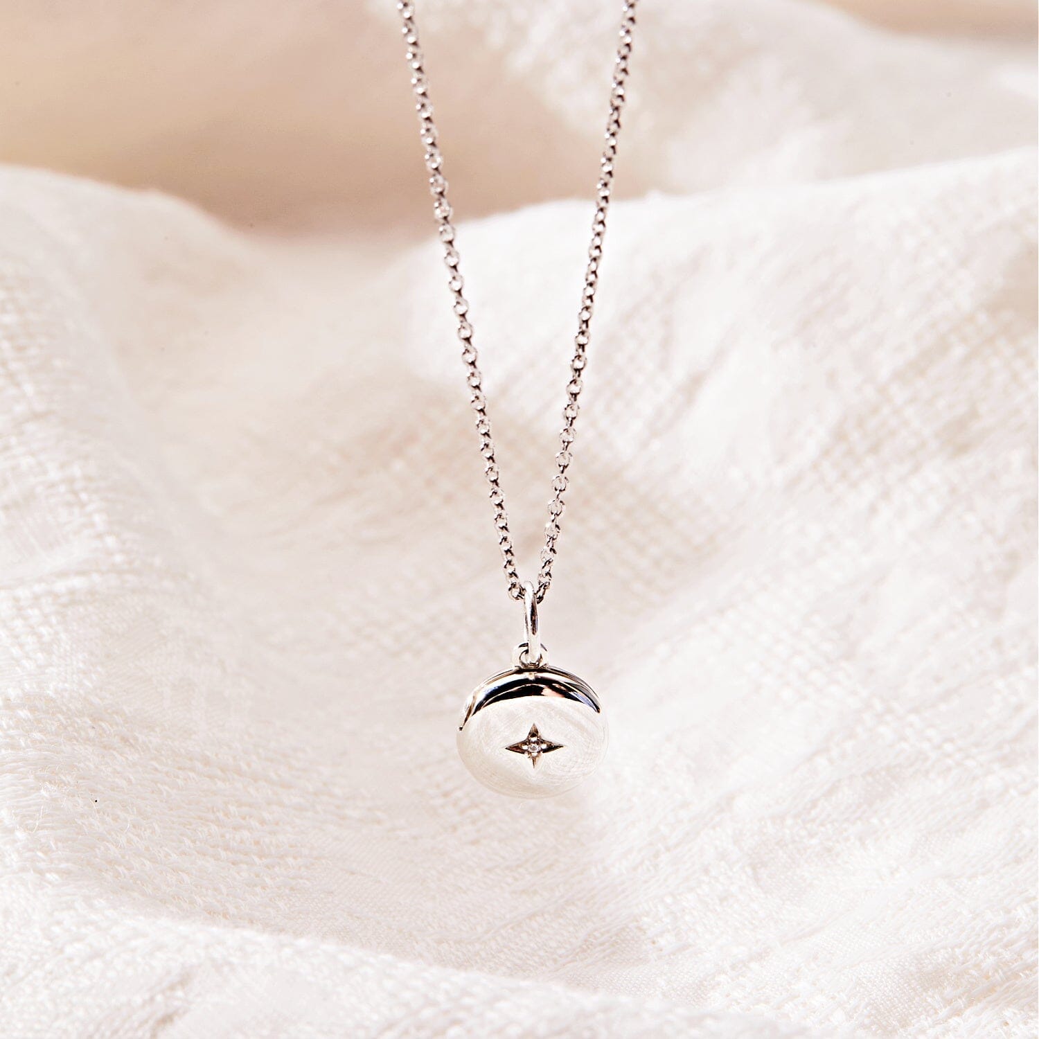 LOW_RES_SS_round_mini_locket_F LOW_RES_SS_round_mini_locket_F