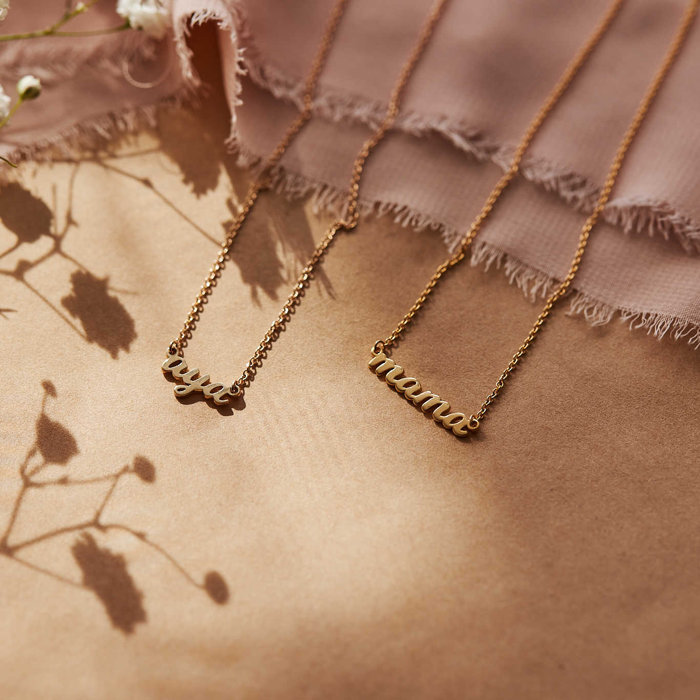 Mom nameplate necklace store