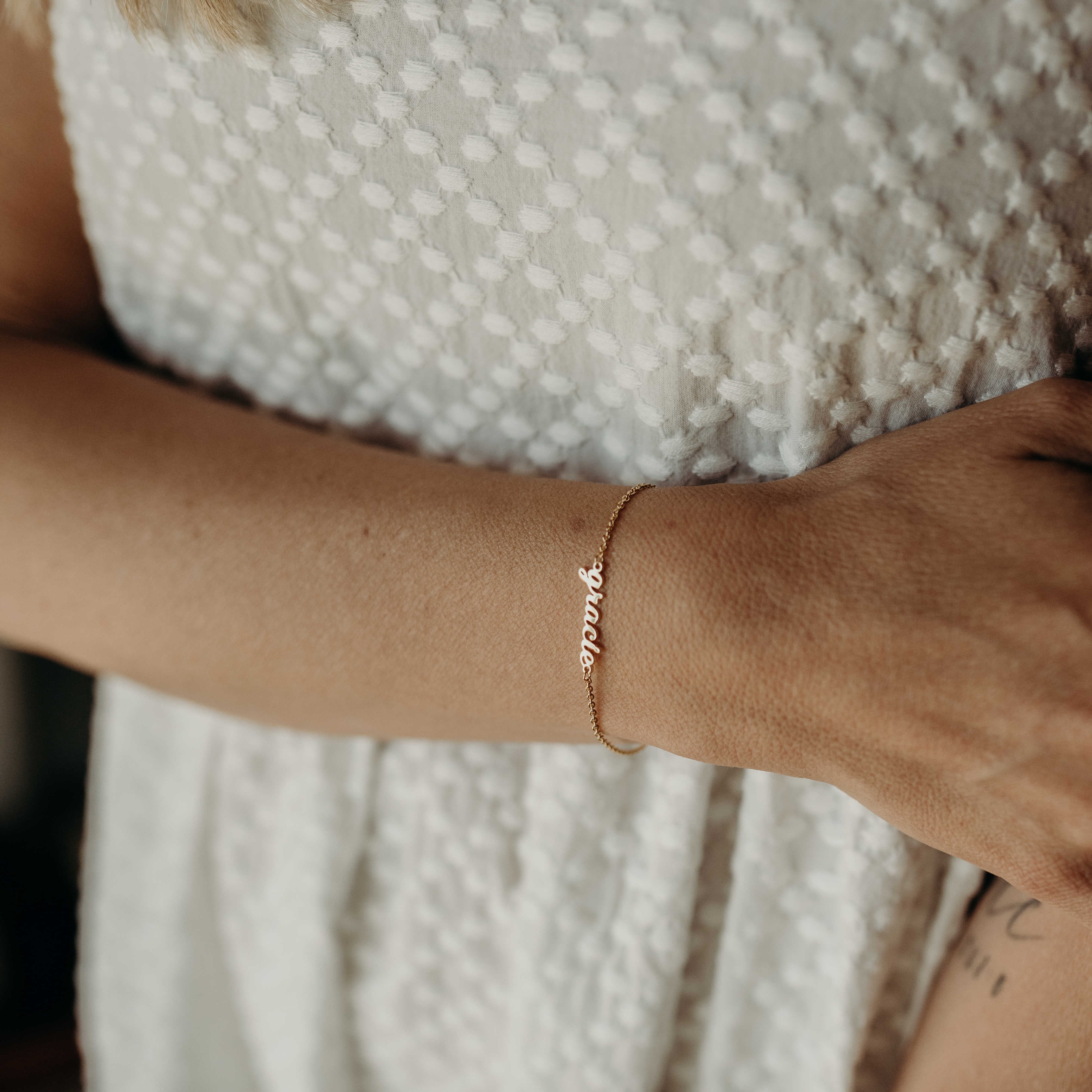 Script 'thrive' Nameplate Bracelet